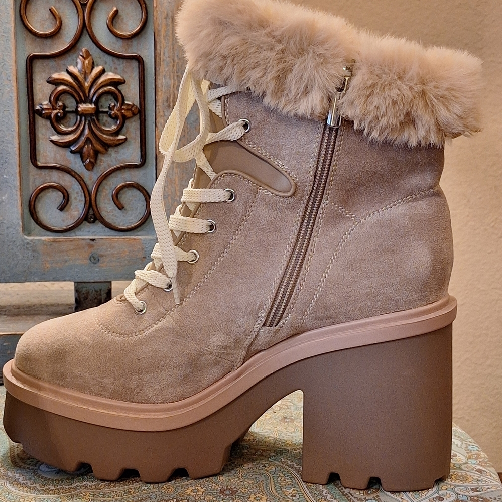 Beige Lace-Up Ankle Boots with Fur Trim. NWOB Size 10 Wide - Picture 8 of 15